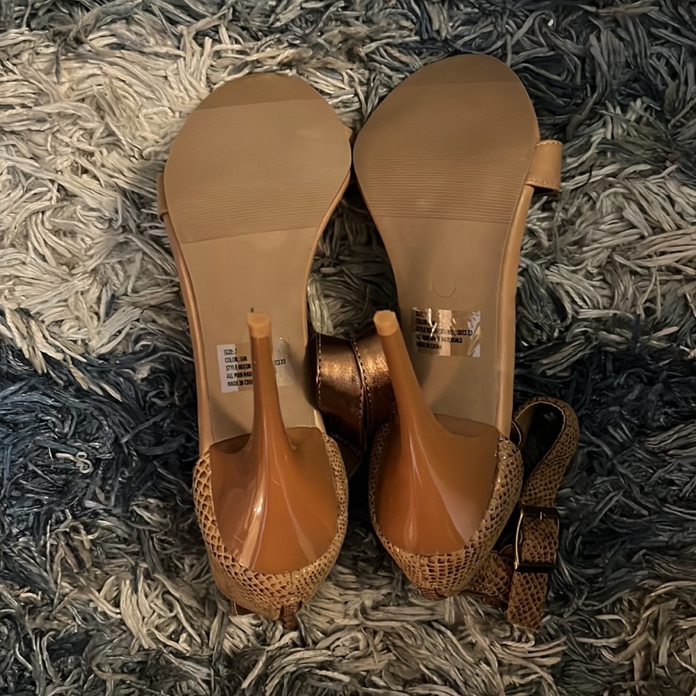 Heels - Picture 4 of 4
